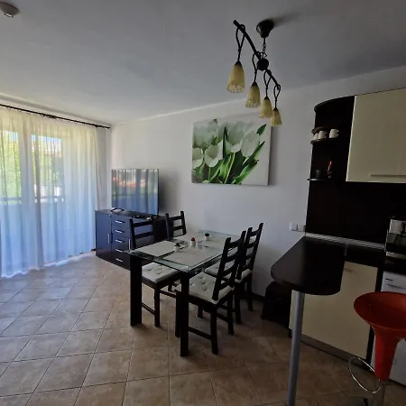 Apartment In The Picturesque Oasis & *